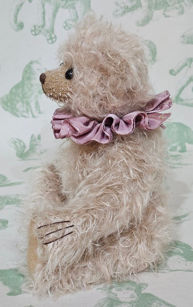 Cleo by Anna Dazumal - 24cm