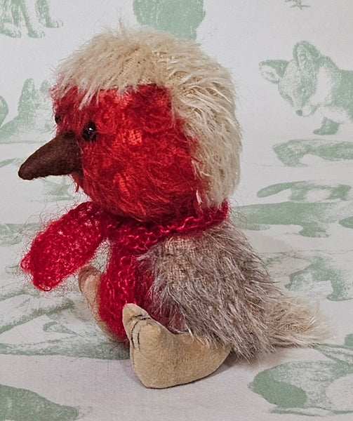 Remi Robin by Lynne Farmer - 11cm