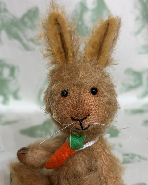 Bowie Bunny by Lynne Farmer - 14cm