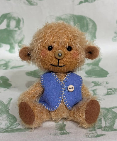 Georgie by Lynne Farmer - 11cm