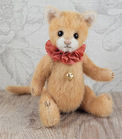 Leo by Anna Dazumal - 12.5cm