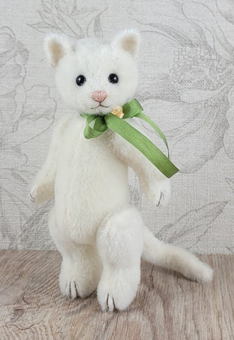 Snow by Anna Dazumal - 13cm