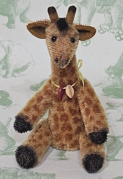 Jeremy Giraffe by Lynne Farmer - 18cm