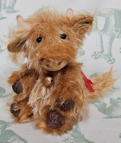 Dougie by Lynne Farmer - 12cm