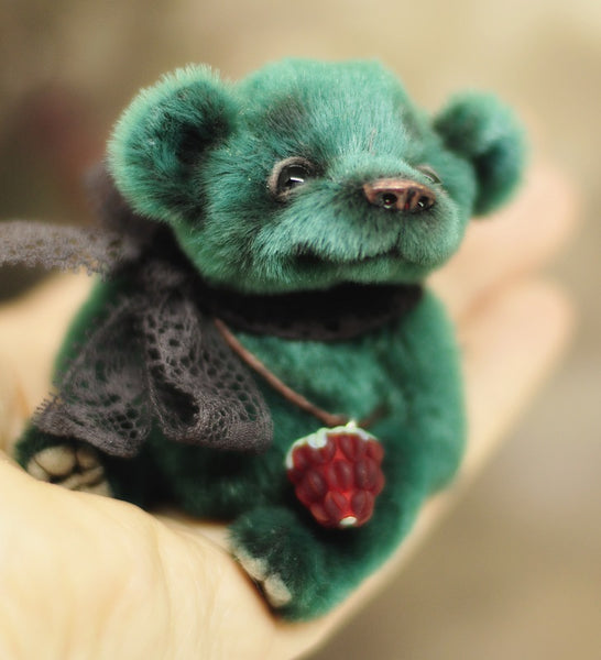 Roger by Anna Kolo - 7.5cm