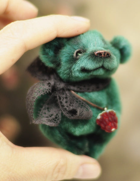 Roger by Anna Kolo - 7.5cm