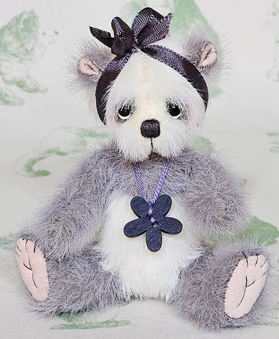 Graye by Pipkins Bears - 12cm